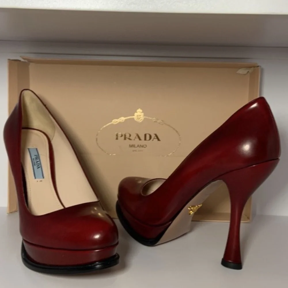 SOLD PRADA SPAZZOLATO FUME IN SCARLATTO - Picture 1 of 16
